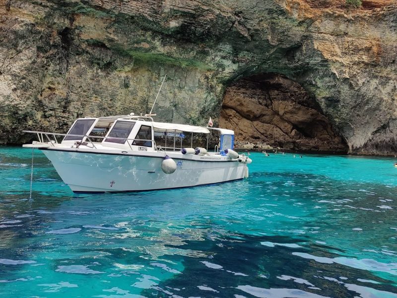 Ferry from Gozo to Blue Lagoon (Comino) returning to Cirkewwa (Including Caves)